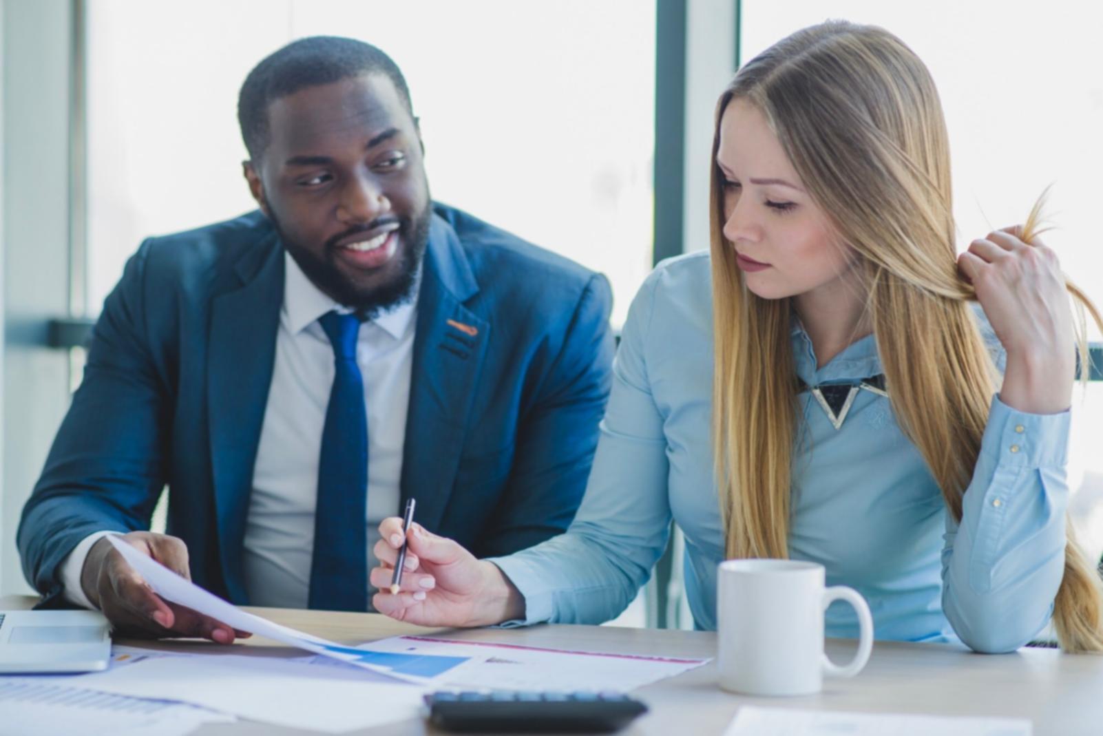 Sesión de planificación financiera personalizada con cliente